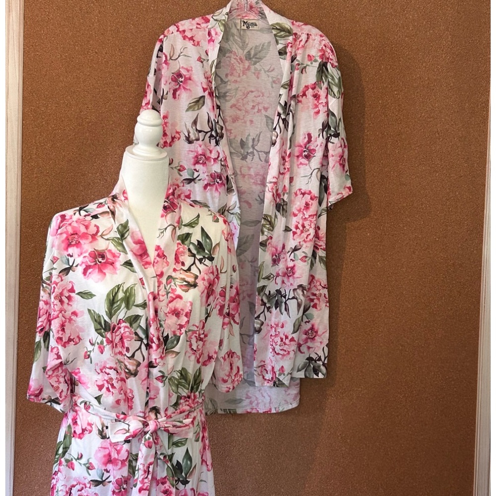 Qty 2 Show Me Your MuMu Brie Floral Short Robes OS